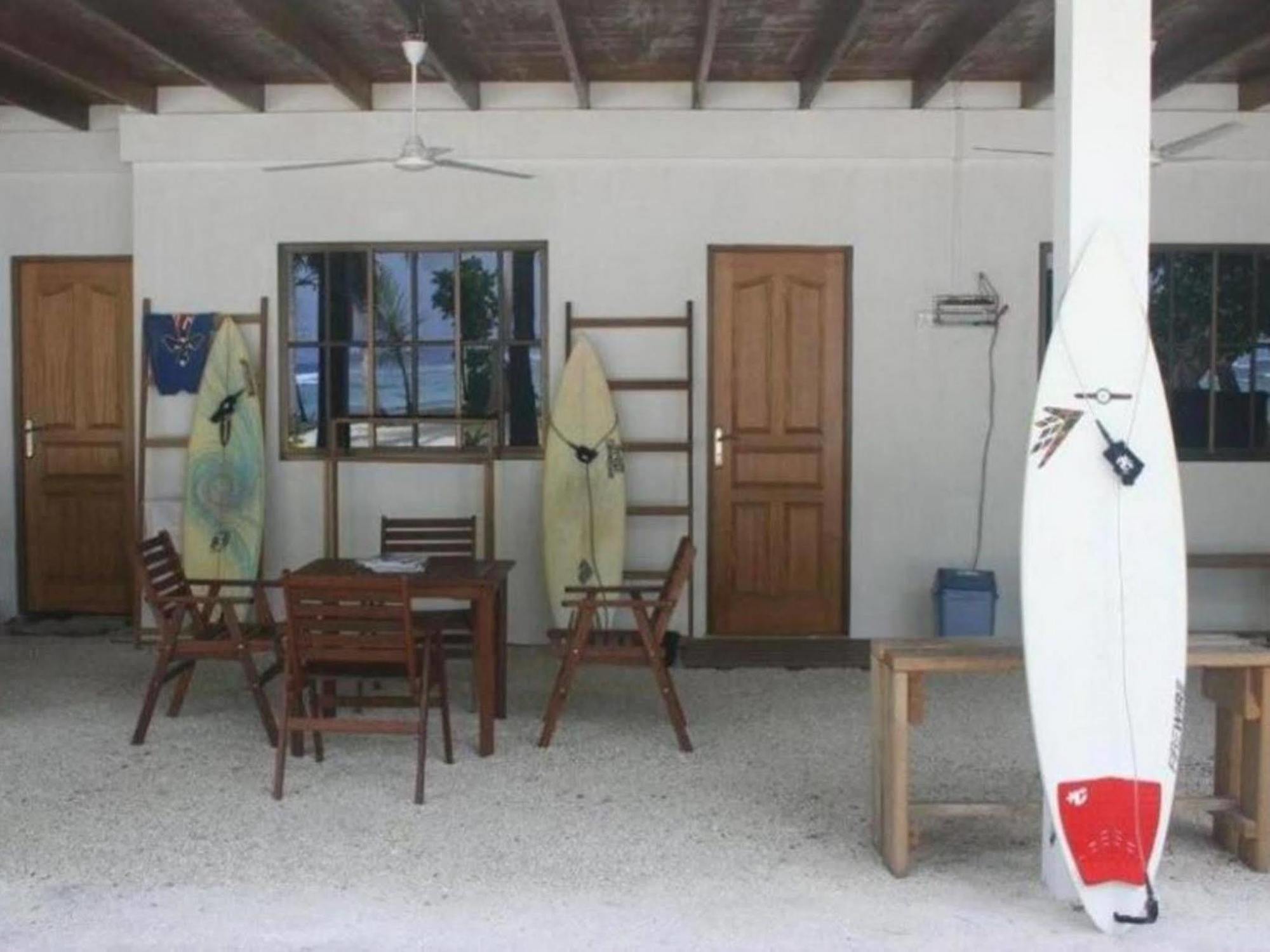 Thulusdhoo Surf Camp Guest House Eksteriør bilde